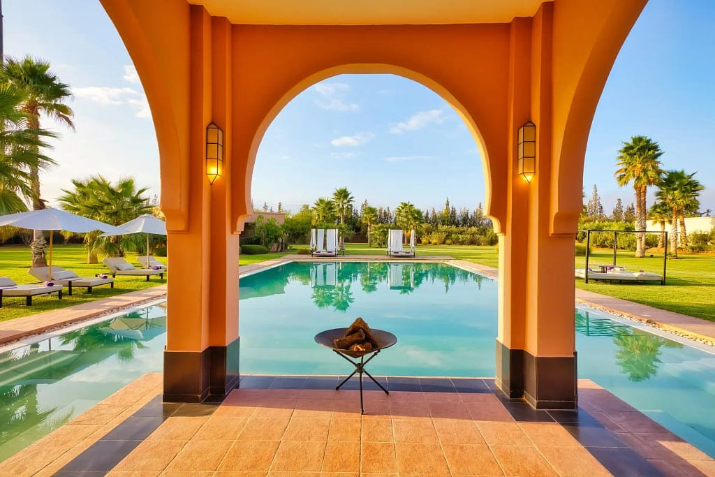 Immerse yourself in a sensory experience in Marrakech, where alluring architecture and spellbinding traditions collide. Our prestigious villas invite you to discover the unforgettable charm of the red city.
